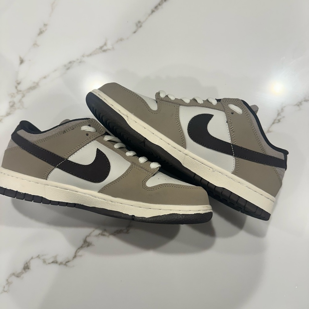 Nike Dunk Low Gray White Sneakers Neutral Tones Size 7 - Picture 5 of 6